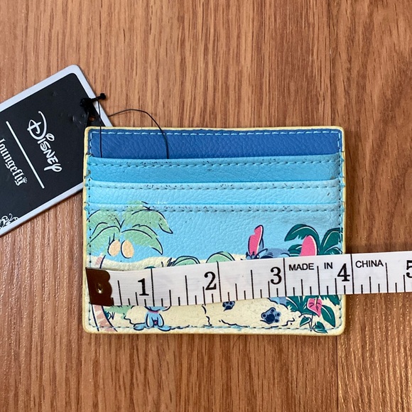 ❤️ Disney’s Lilo and Stitch Loungefly Card Holder Wallet NWT - Picture 6 of 8